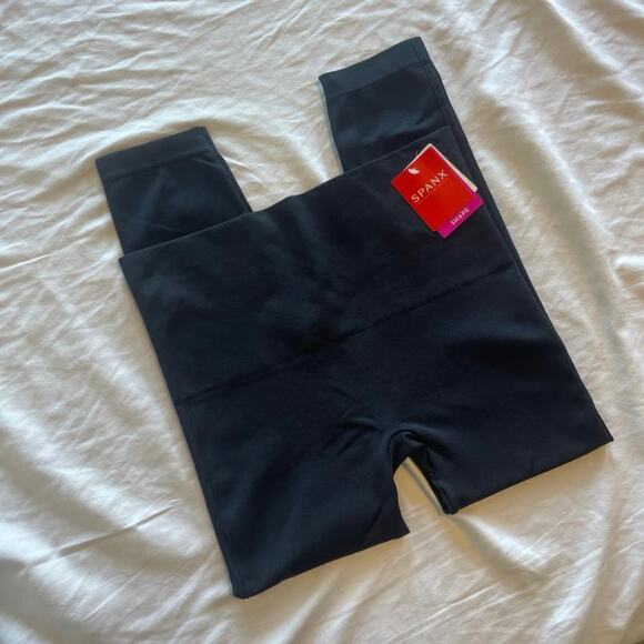 SPANX Look At Me Now Cropped Legging NWT - Picture 3 of 5